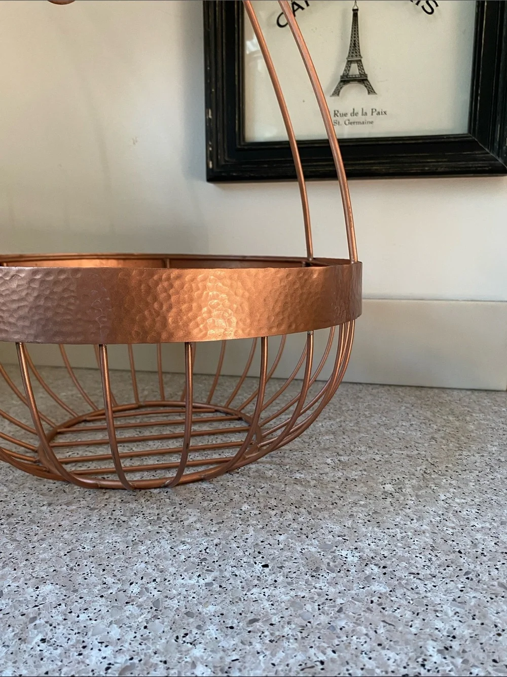 LIKE NEW Hammered Copper-Finished Wire Fruit Basket/Banana Hanger